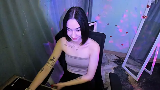 Snapshot of Bella_Night4 chatting on December 1, 8:08 am Bella Night4 online show from December 1, 8:08 am