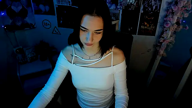 Snapshot of Bella_Night4 chatting on December 14, 7:58 am Bella Night4 online show from December 14, 7:58 am