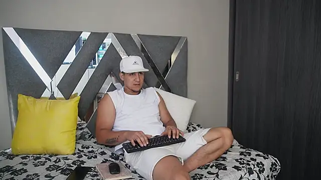 massimo vidal  online show from September 25, 1:04 pm