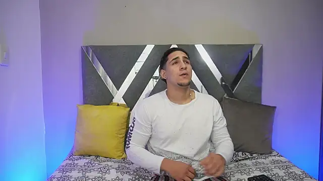 massimo vidal  online show from October 3, 3:58 am