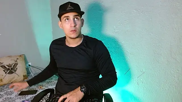 massimo vidal  online show from November 11, 4:01 am