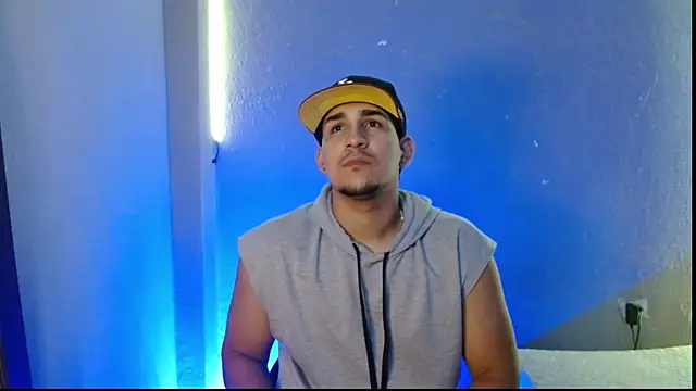 massimo vidal  online show from December 4, 3:27 am