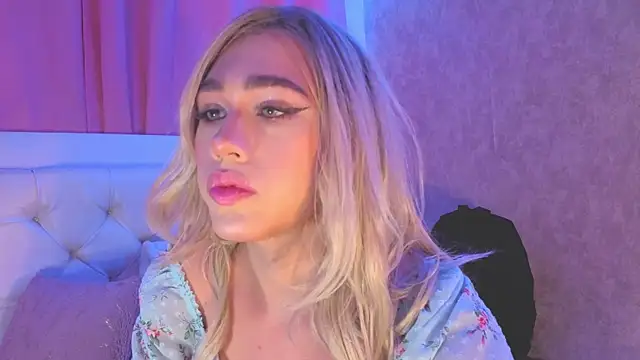 Snapshot of saraah_queen1 chatting on October 25, 4:09 am saraah queen1 online show from October 25, 4:09 am