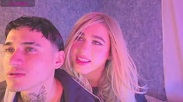 Snapshot of saraah_queen1 chatting on October 28, 5:11 am saraah queen1 online show from October 28, 5:11 am