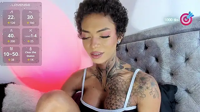 Snapshot of michell_danna chatting on October 11, 1:27 am michell danna online show from October 11, 1:27 am