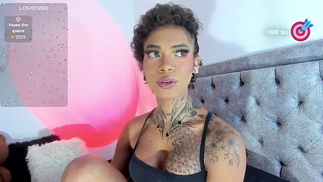 Snapshot of michell_danna chatting on October 25, 9:06 am michell danna online show from October 25, 9:06 am