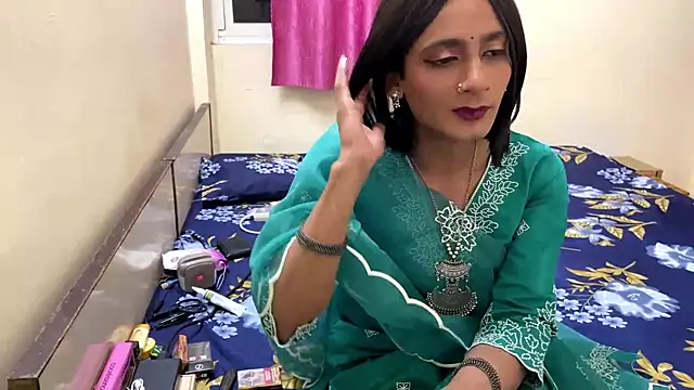 LuvLayla online show from October 9, 4:38 pm