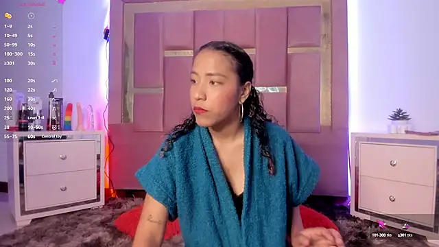 AikoSnow online show from October 2, 5:20 pm