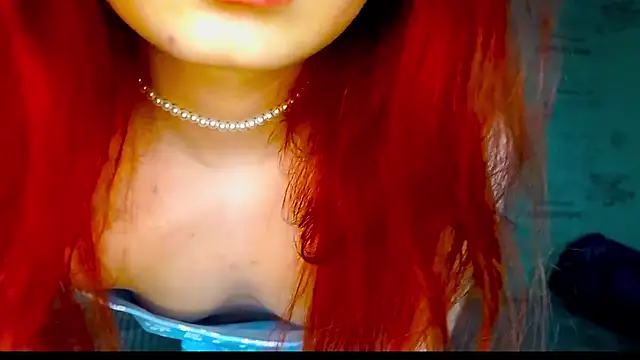 Snapshot of emi_less chatting on September 15, 1:44 pm emi less online show from September 15, 1:44 pm