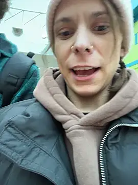 d3luluxx online show from December 16, 8:14 pm