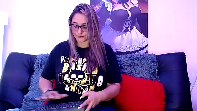 Snapshot of LAHILA_COOPERR chatting on December 3, 1:09 pm LAHILA COOPERR online show from December 3, 1:09 pm