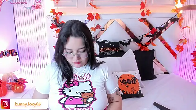 Snapshot of foxybunny chatting on October 20, 4:02 am foxybunny online show from October 20, 4:02 am