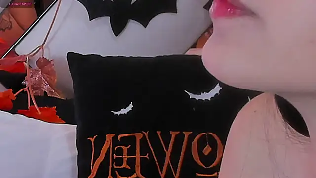 Snapshot of foxybunny chatting on October 22, 1:06 am foxybunny online show from October 22, 1:06 am