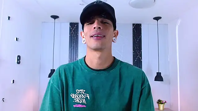 Franvill Trato online show from November 1, 6:43 pm