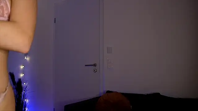 SophieFleur online show from October 22, 8:19 pm