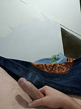 Snapshot of este_juan chatting on October 21, 3:29 am este juan online show from October 21, 3:29 am