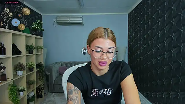 xPuka online show from September 21, 4:52 pm