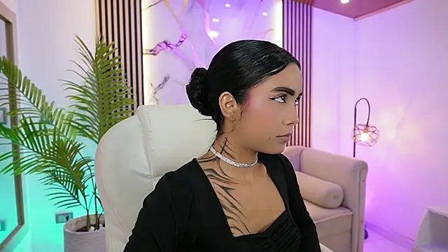 Snapshot of GiaNovak chatting on November 20, 11:43 am GiaNovak online show from November 20, 11:43 am