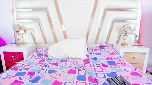 SulyClarck online show from October 4, 2:26 pm