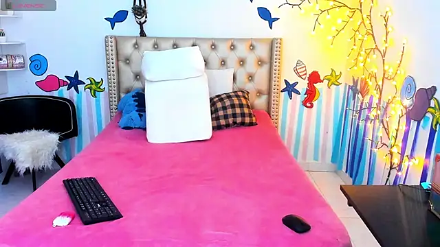 LenaStylesOA online show from October 30, 1:01 pm