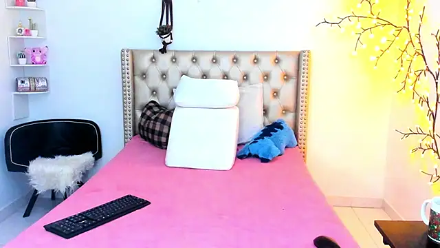 LenaStylesOA online show from November 27, 12:51 pm