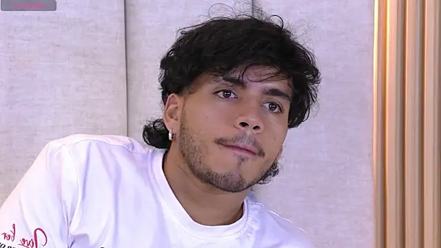 Snapshot of AlexanderJordan chatting on September 11, 1:06 am AlexanderJordan online show from September 11, 1:06 am