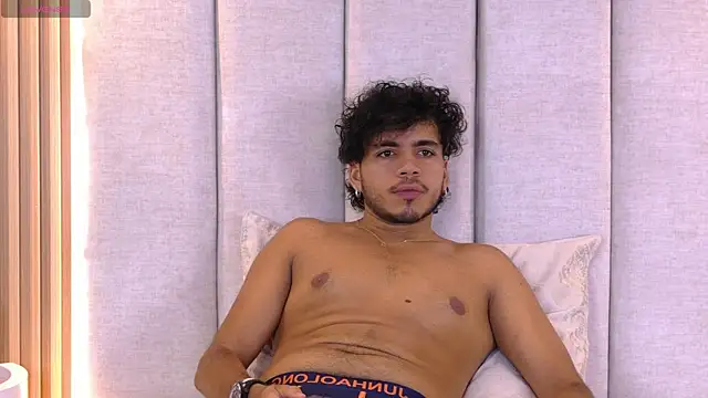 Snapshot of AlexanderJordan chatting on September 22, 4:09 pm AlexanderJordan online show from September 22, 4:09 pm