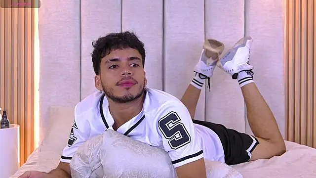 Snapshot of AlexanderJordan chatting on October 19, 3:45 pm AlexanderJordan online show from October 19, 3:45 pm