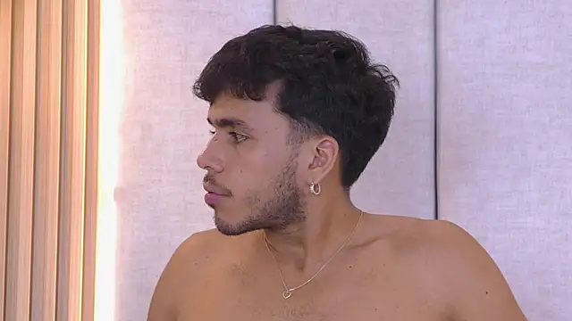 Snapshot of AlexanderJordan chatting on November 12, 1:06 am AlexanderJordan online show from November 12, 1:06 am