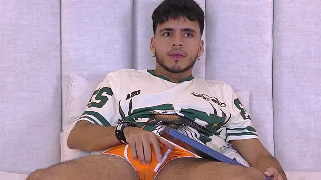 Snapshot of AlexanderJordan chatting on November 16, 6:41 am AlexanderJordan online show from November 16, 6:41 am