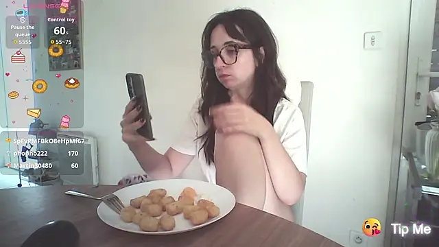 Snapshot of CornetDeGlace chatting on September 19, 1:45 pm CornetDeGlace online show from September 19, 1:45 pm