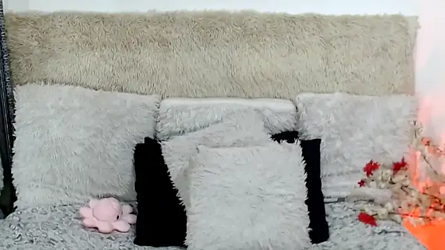 indianchic89 online show from October 24, 5:20 pm