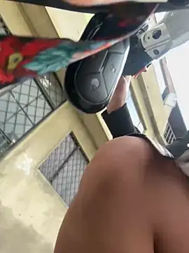 -Mia1 online show from November 4, 3:22 pm