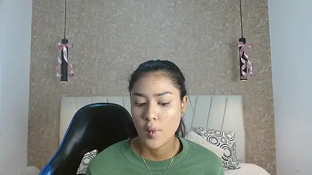 Snapshot of babilett chatting on October 15, 11:43 am babilett online show from October 15, 11:43 am