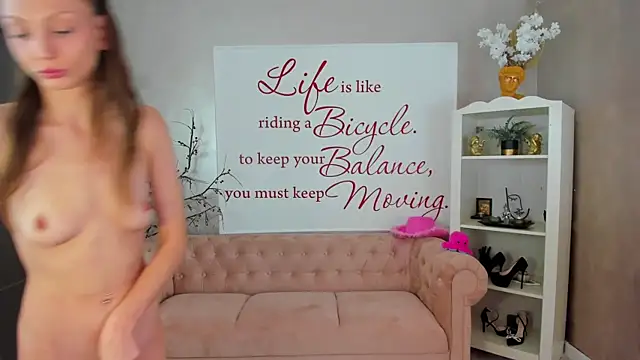 ReynaTheVixen online show from September 27, 4:34 pm