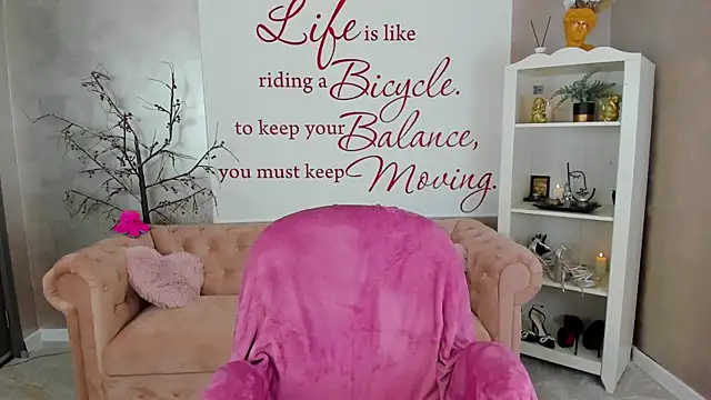 ReynaTheVixen online show from October 25, 4:57 pm