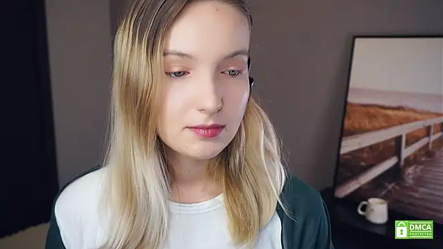 HongTomczak online show from September 24, 7:01 am