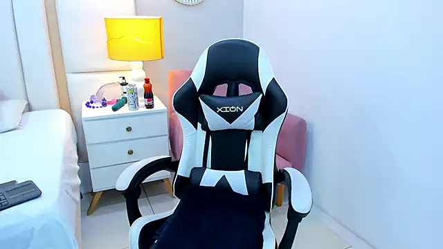 EimmyJones online show from November 2, 1:46 pm