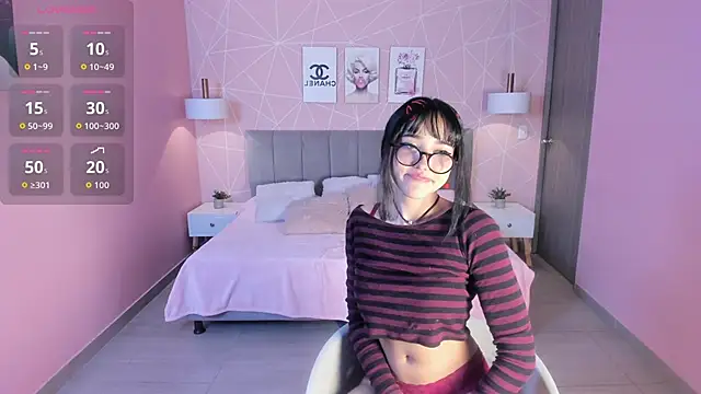 Snapshot of ela_petit chatting on October 4, 12:58 pm ela petit online show from October 4, 12:58 pm