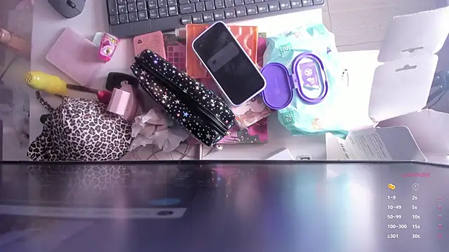 Snapshot of ela_petit chatting on October 30, 9:37 pm ela petit online show from October 30, 9:37 pm