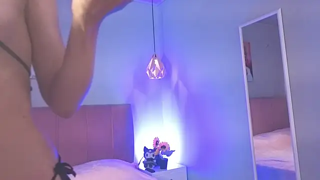 Snapshot of ela_petit chatting on November 21, 8:51 pm ela petit online show from November 21, 8:51 pm