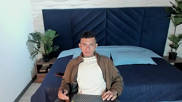 MrJustin  online show from September 14, 8:19 pm