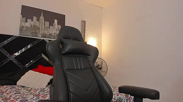 iamCharlotte19 online show from October 1, 7:20 pm