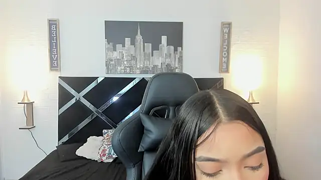 iamCharlotte19 online show from November 3, 7:48 pm