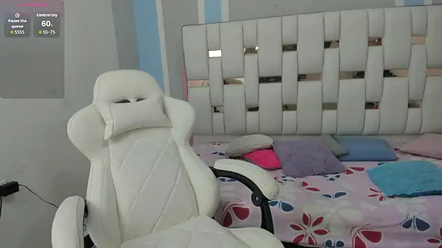 iamCharlotte19 online show from November 12, 7:24 pm