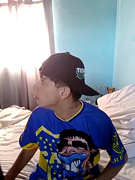 Snapshot of matiatr1112 chatting on November 10, 7:35 pm matiatr1112 online show from November 10, 7:35 pm