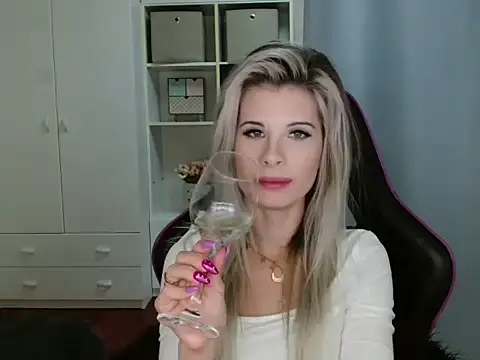 KristineGlow online show from November 6, 7:26 pm