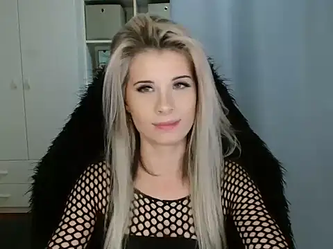 KristineGlow online show from November 19, 7:25 pm