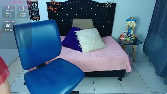 Snapshot of SammySmall_F_w chatting on October 23, 11:14 pm SammySmall F w online show from October 23, 11:14 pm