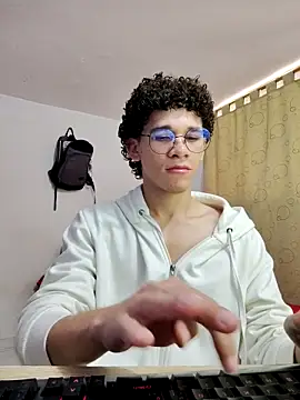 Snapshot of Tom_Blues chatting on September 23, 12:08 pm Tom Blues online show from September 23, 12:08 pm